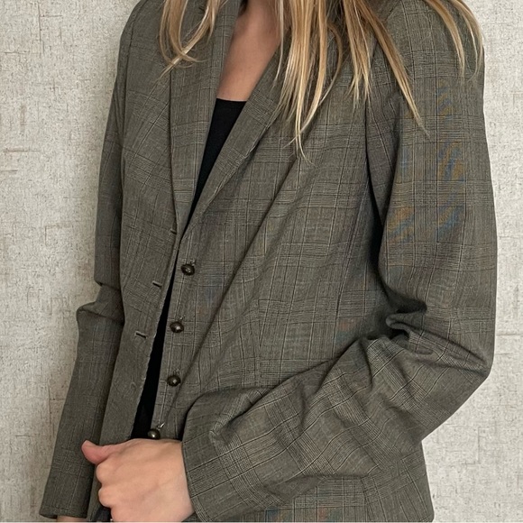 Blazer - Picture 2 of 7